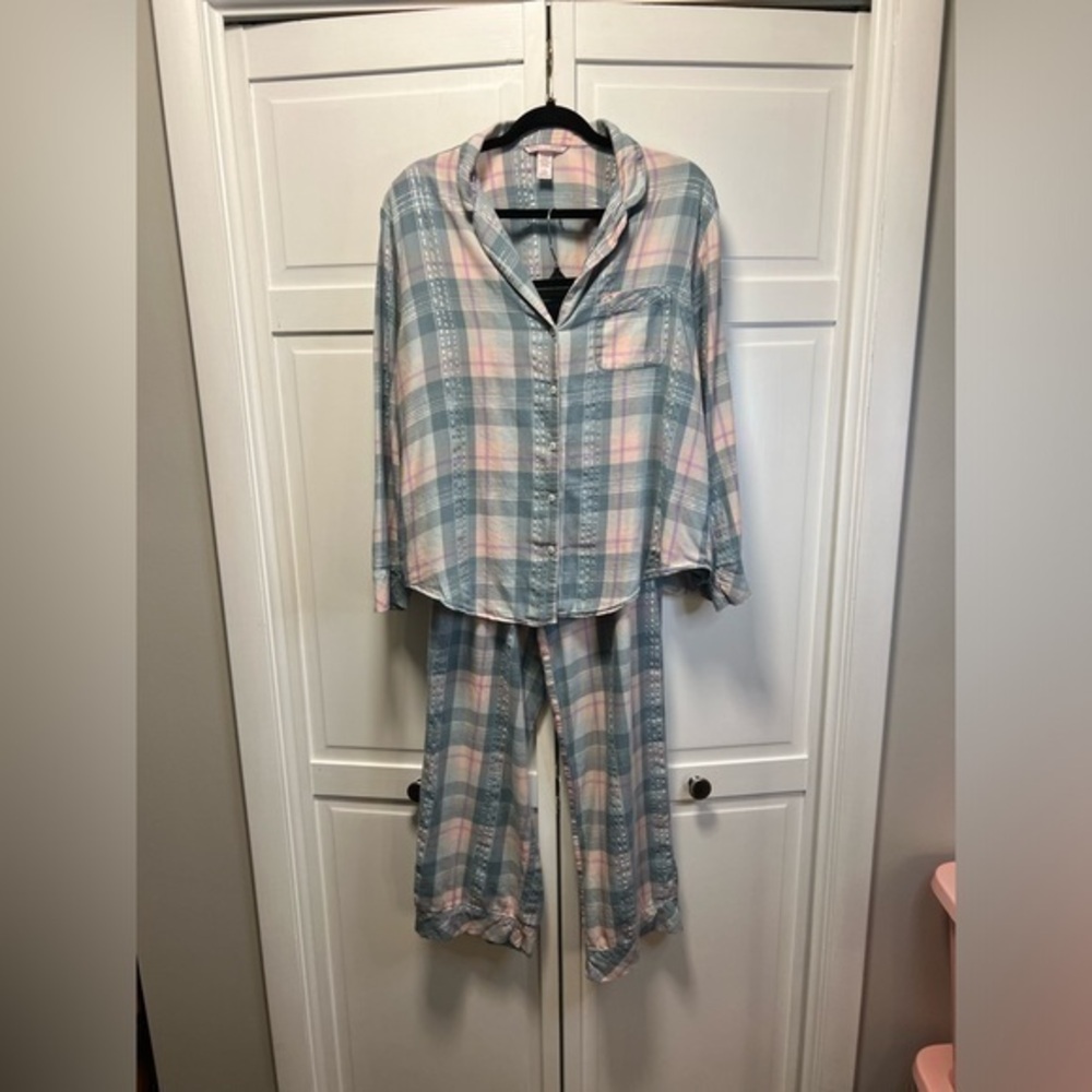 Victoria’s Secret Flannel Long Sleeve Pajama Set size Women’s Medium